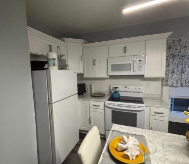 East Hartford Apartment | Eden's Lodge