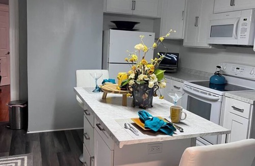 East Hartford Apartment | Eden's Lodge