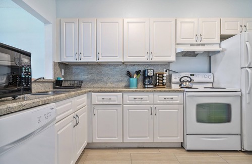 Lauderdale-by-the-Sea House | Edens Reef- Sleeps 16- Heated Pool, Walk to BEACH