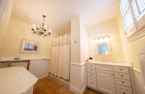 Edenton Bed & Breakfast | Edenton Historic District Downtown Granville Queen Inn Queen Suite 1st Floor