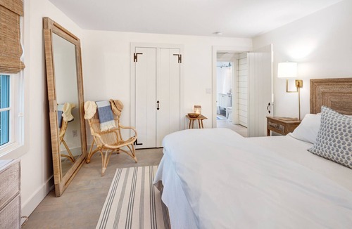 Katama House | Edgartown Bright & Beachy Summer Cottage