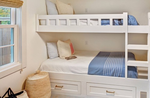 Katama House | Edgartown Bright & Beachy Summer Cottage