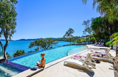 Hamilton Island Villa | Edge 12 Hamilton Island - absolute oceanfront with golf buggy