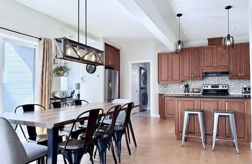 Stanstead Township Ski Chalet | Edge of Lake Lovering - Spa - Crépuscule