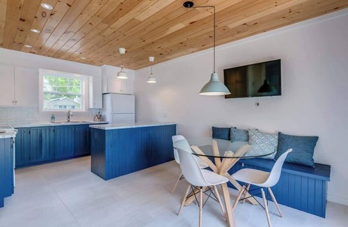 Stanstead Township Ski Chalet | Edge of Lake Lovering - Spa - Solstice