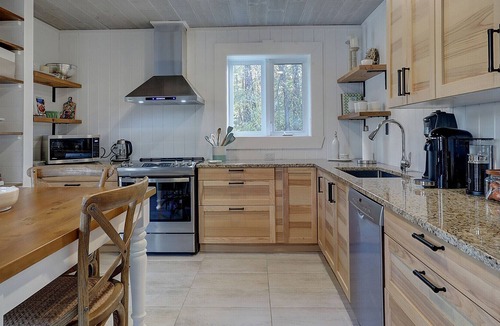 Stanstead Township Ski Chalet | Edge of Lake Memphremagog