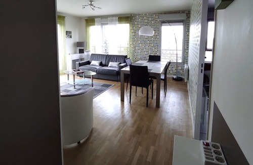 Carrieres-sous-Poissy Apartment | Edge of the Seine