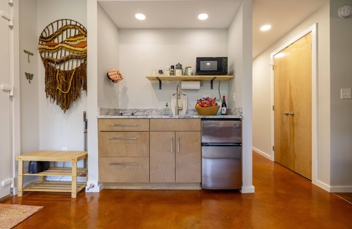 Blacksburg House | Edge of Town Oasis
