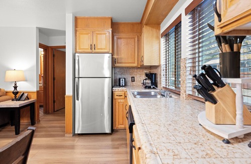 Tahoe Vista Apartment | Edgelake Beach Club by Coolvacay