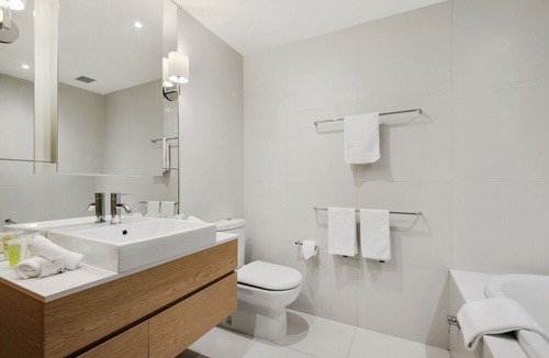 Geelong Hotel | Edgewater 208