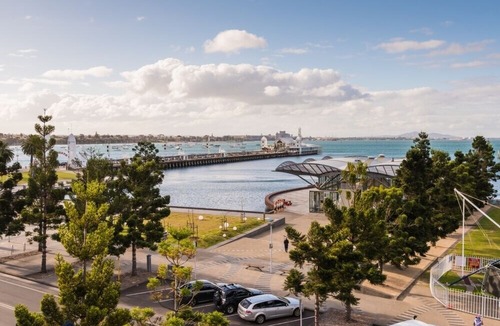 Geelong Hotel | Edgewater 208