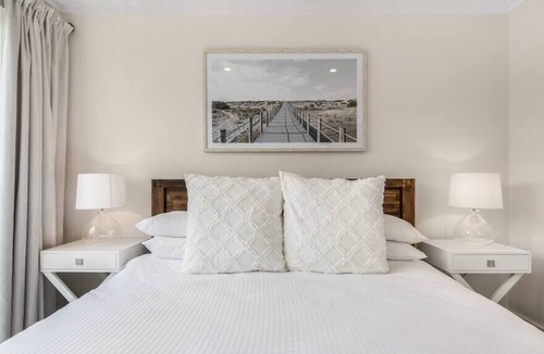 Clifton Springs House | Edgewater Beachfront with Spa and Woodfire Oven