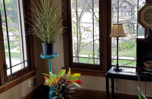 Edgewater House | Edgewater Boho Chic. Artsy second floor apartment. Not suitable for children.