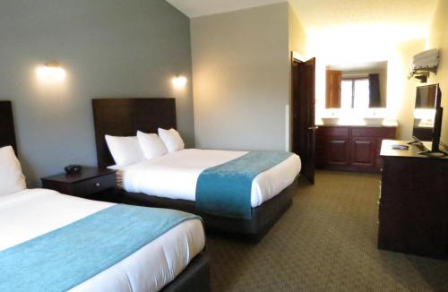 Put-in-Bay Hotel | Edgewater Hotel and Suites
