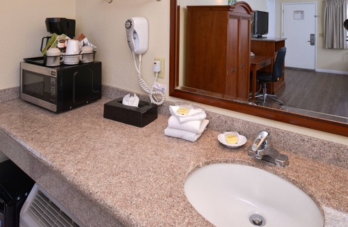Downtown Hotel | Edgewater Inn And Suites