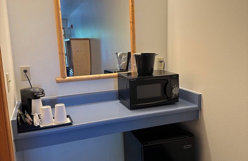 Shady Cove Hotel | Edgewater Inn Shady Cove