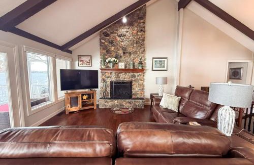 Shawnee Bend House | Edgewater-Lakefront 3 BD25BADeckDockGril-16P