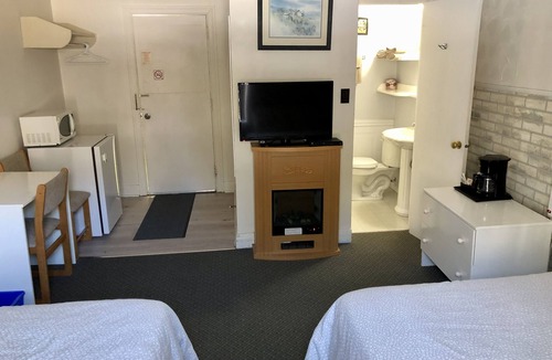 Haileybury Hotel | Edgewater Motel & Campground