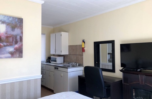 Haileybury Hotel | Edgewater Motel & Campground
