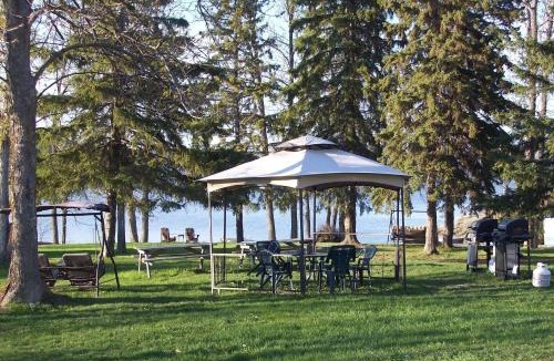 Temiskaming Shores House | Edgewater Motel and Campground