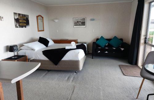 Orewa Hotel | Edgewater Motel