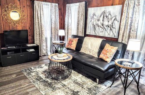 Mid America House | Edgewater Resort Cottage #1