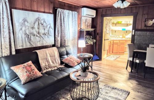 Mid America House | Edgewater Resort Cottage #1