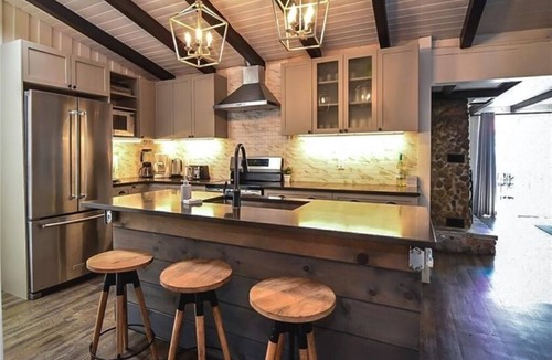 Dunnville House | Edgewater Retreat by Erie