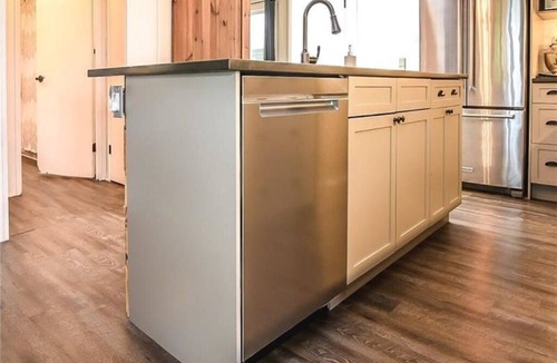 Dunnville House | Edgewater Retreat by Erie