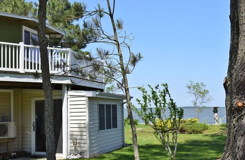 Deep Hole House | Edgewater- Waterfront on Oyster Bay.