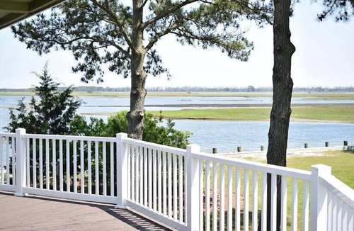 Deep Hole House | Edgewater- Waterfront on Oyster Bay.