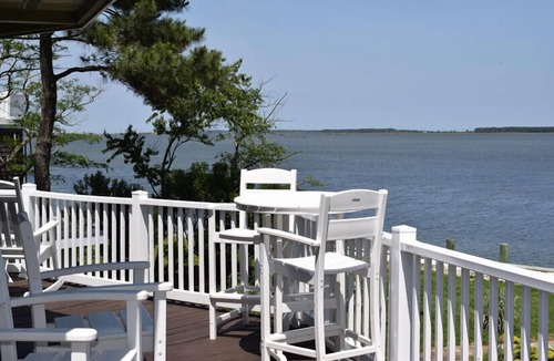 Deep Hole House | Edgewater- Waterfront on Oyster Bay.