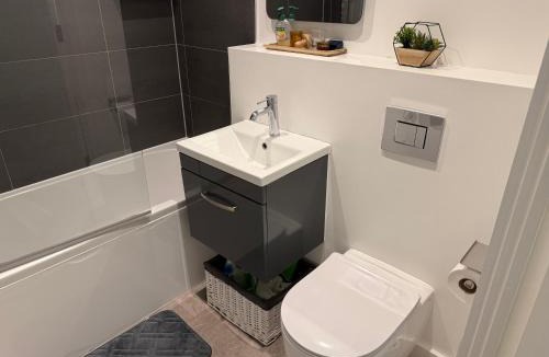 Finchley Church End Apartment | Edgewood Mews