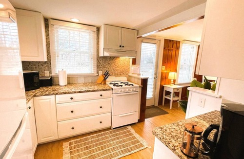 Campground Landing Cottage | Edgewood on Campground Beach/Steps to the Sand