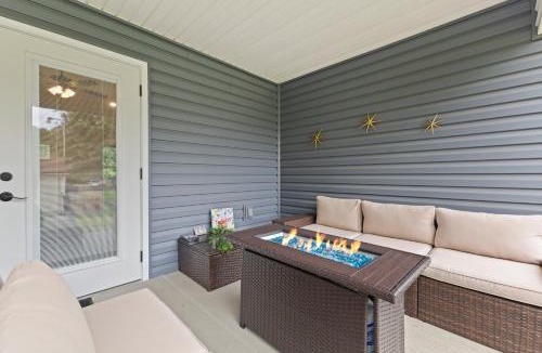 Jeffersonville House | Edgewood - Work Friendly & Near Downtown