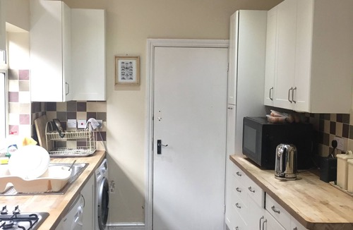 Edgware House | Edgware Bed and Breakfast