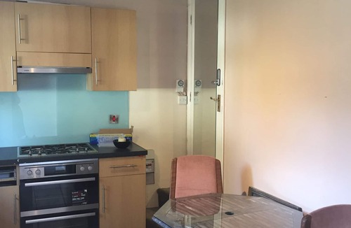 Edgware House | Edgware Bed and Breakfast