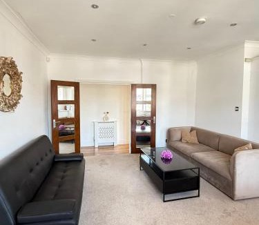 Edgware Apartment | Edgware Bright 2 Bedrooms,