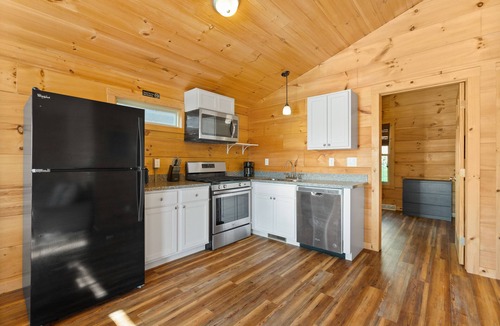 Edinboro Cabin | Edinboro Lake Resort Cabins