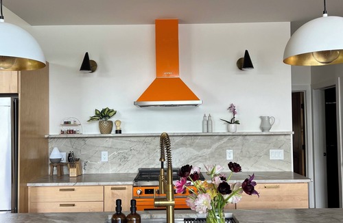 Northville House | Edinburg A-Frame, Lakefront Escape, Cozy Fires, Kayaks & Spring Sunsets, Decks