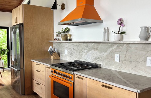 Northville House | Edinburg A-Frame, Lakefront Escape, Cozy Fires, Kayaks & Spring Sunsets, Decks