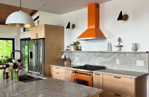 Northville House | Edinburg A-Frame, Lakefront Escape, Cozy Fires, Kayaks & Spring Sunsets, Decks
