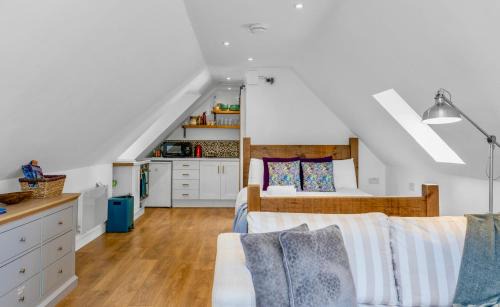 Blackburn House | Edinburgh's Springtime Chalet