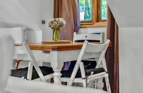 Blackburn House | Edinburgh's Springtime Chalet