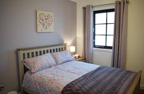 Craigleith Apartment | Edinburgh Top Floor Flat