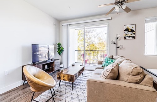 East Riverside - Oltorf Apartment | Edison 1207 in Austin
