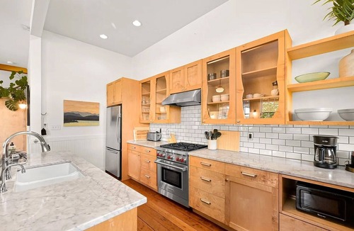 Edison House | Edison Schoolhouse — Charming 2bd 2ba in Skagit Valley