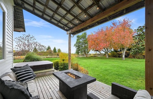Edison House | Edison Schoolhouse — Charming 2bd 2ba in Skagit Valley