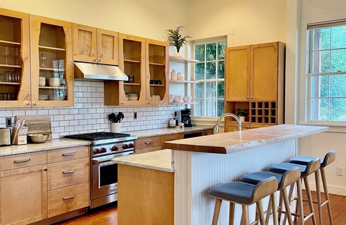 Edison House | Edison Schoolhouse Loft & Cottage