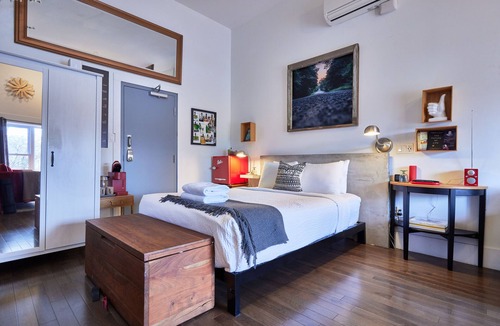 Stratford Hotel | Edisons Inn
